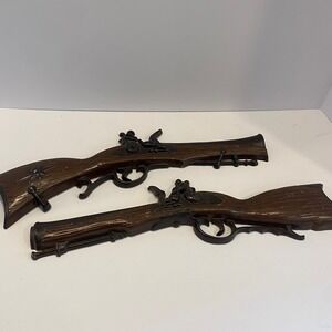 Sexton Pistol Wall Art Brown Good 1972 Vintage Cast Metal Flintlock Set Pair